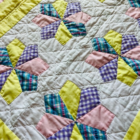 33”x44” Handmade Quilt.
Eight Point Star Quilt. - Picture 1 of 9